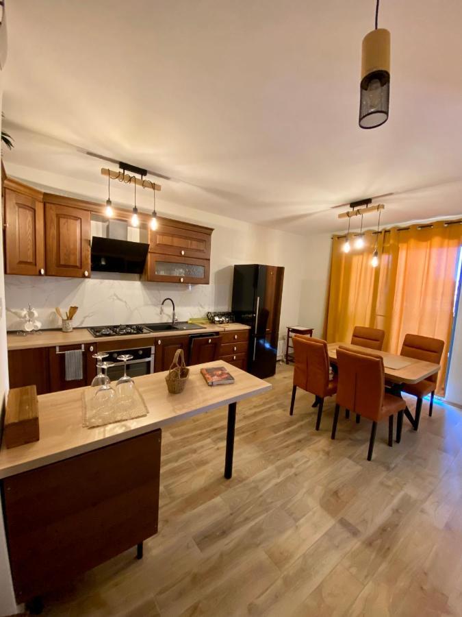 Apartment With Balcony And Free Parking 자다르 외부 사진