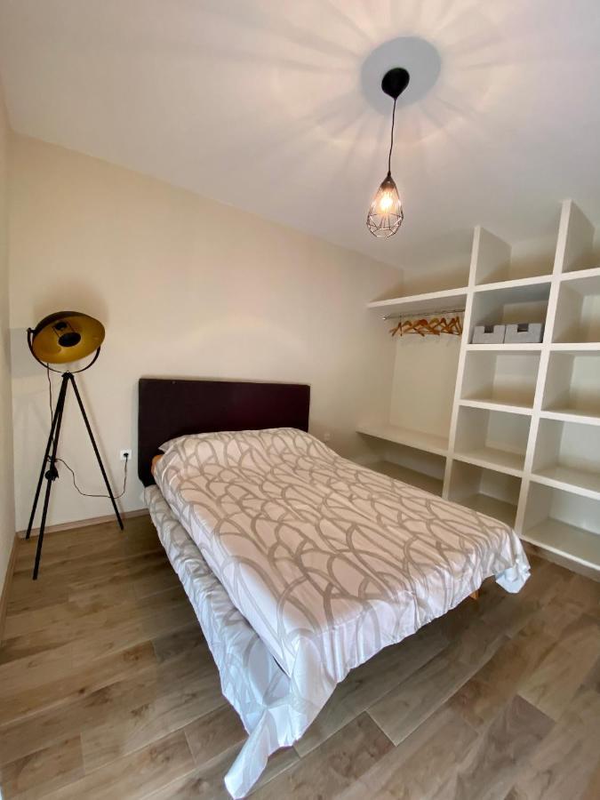Apartment With Balcony And Free Parking 자다르 외부 사진